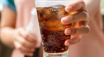 NOVO ESTUDO AFIRMA QUE REFRIGERANTES ZERO PODE ELEVAR RISCO DE GORDURA NO FÍGADO