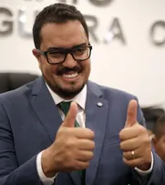 PESQUISA APONTA 78,9% DE APROVAÇÃO DE NASSARA COMO PREFEITO DE IRARÁ