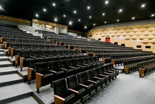 EM FASE FINAL DE OBRAS, NOVO TEATRO DA UEFS PASSA POR TESTES DE SOM E ILUMINAÇÃO