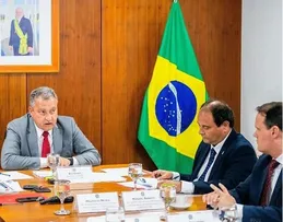 JÚLIO E RUI REÚNEM ASSOCIAÇÕES MUNICIPALISTAS DE TODO O PAÍS PARA IMPULSIONAR INVESTIMENTOS EM SAÚDE E EDUCAÇÃO