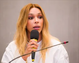 EM SALVADOR, ERIKA HILTON DEFENDE REDUÇÃO DA ESCALA 6X1