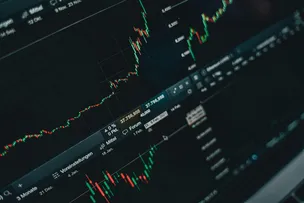 BOLSA BATE RECORDE E DÓLAR CAI APÓS REUNIÃO ENTRE LULA E TRUMP