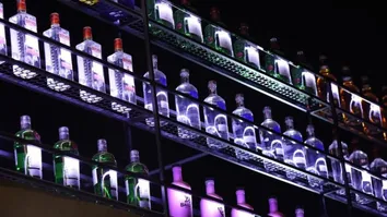 AGU NOTIFICA META PARA REMOVER ANÚNCIOS DE INSUMOS USADOS EM BEBIDAS ADULTERADAS