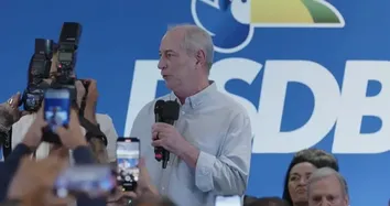 CIRO GOMES DIZ QUERER CONSTRUIR ‘CENTRO-ESQUERDA’ NO PSDB E CHAMA PDT DE ‘PUXADINHO DO PT’