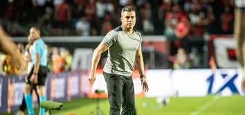 TÉCNICO DO VITÓRIA ELOGIA TIME, MAS LAMENTA CHANCE PERDIDA POR RENZO