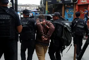 QUAEST: MAIORIA QUER PENAS MAIS RÍGIDAS; 73% DEFENDEM TRATAR FACÇÕES COMO TERRORISTAS