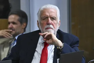 WAGNER PREPARA SAÍDA DA LIDERANÇA DO GOVERNO NO SENADO
