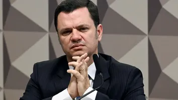 DEFESA DE ANDERSON TORRES PEDE CUMPRIMENTO DE PENA NA PF OU EM BATALHÃO MILITAR