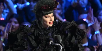 LADY GAGA REVELA TER GRAVADO “NASCE UMA ESTRELA” TOMANDO LÍTIO