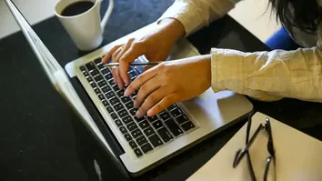 GIGANTE DE TECNOLOGIA ANUNCIA DEMISSÃO DE ATÉ 6 MIL TRABALHADORES E CULPA IA