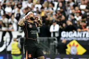 ATACANTE PEDE FOCO NO CORINTHIANS E REJEITA PARALELOS COM A HOLANDA