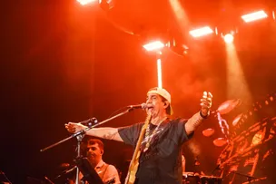 DURVAL LELYS ANTECIPA A CHEGADA DO VERÃO EM SALVADOR COM SOLD OUT E LANÇAMENTO DE MÚSICA