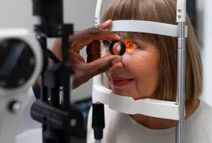 NOVEMBRO AZUL TAMBÉM ALERTA PARA A RETINOPATIA DIABÉTICA, UMA DAS PRINCIPAIS CAUSAS DE CEGUEIRA