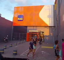 ITAÚ FECHA AGÊNCIA EM SALVADOR E TRANSFERE CERCA DE 24 MIL CLIENTES PARA CALÇADA