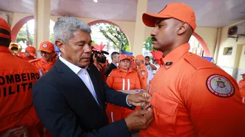 GOVERNADOR PARTICIPA DE CERIMÔNIA EM RECONHECIMENTO AOS 49 BOMBEIROS MILITARES QUE ATUARAM NAS ENCHENTES DO RIO GRANDE DO SUL