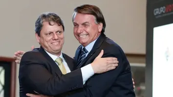 NO MESMO DIA EM QUE STF JULGA BOLSONARO, TARCÍSIO AGRADECE O EX-PRESIDENTE: ‘GRATIDÃO’