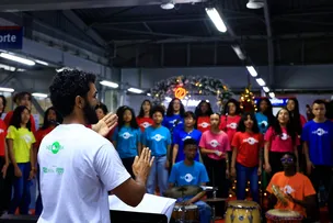 NATAL MUSICAL: CORAL DO NEOJIBA REALIZA CONCERTO EM ESTAÇÃO DE METRÔ