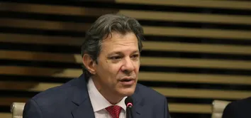 EU ESTOU CONVERSANDO COM LULA SOBRE ELEIÇÃO; VAMOS VER QUEM CONVENCE QUEM, DIZ HADDAD