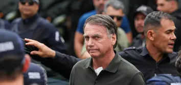 MÉDICO DIZ QUE CIRURGIA DE BOLSONARO NO NATAL DEVE DURAR DE 3 A 4 HORAS