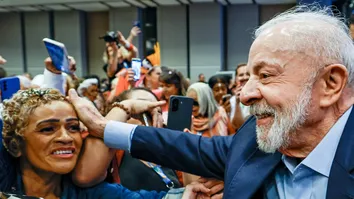 LULA ACENA PARA EVANGÉLICOS E ANUNCIA QUE MÚSICA GOSPEL SERÁ PATRIMÔNIO BRASILEIRO