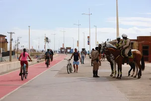 CAVALARIA DA POLÍCIA MILITAR AUXÍLIA POLICIAIS NA PREVENÇÃO DE FURTOS E ROUBOS DURANTE OPERAÇÃO VERÃO 2025/26