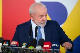 LULA CRITICA PREFEITOS E GOVERNADORES QUE ALTERAM NOMES DE PROGRAMAS FEDERAIS
