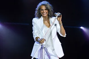 SIMONE TRAZ NOVA TURNÊ À CONCHA ACÚSTICA DO TCA, COMO HOMENAGEADA NO FESTIVAL DE MÚSICA EDUCADORA FM
