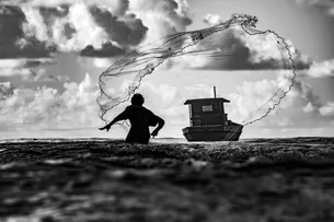 SÁBADO: PREMIADO INTERNACIONALMENTE, EDUARDO MOODY LANÇA LIVRO DE FOTOGRAFIAS COM IMAGENS DE PRAIA DO FORTE