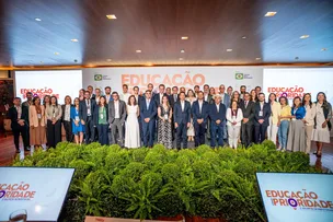PABLO ROBERTO REPRESENTA FEIRA DE SANTANA EM ENCONTRO NACIONAL SOBRE EDUCAÇÃO