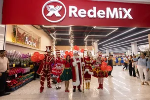 REDEMIX RECEBE PAPAI NOEL E PROMETE MOMENTOS ENCANTADORES PARA TODA A FAMÍLIA