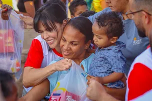 PREFEITURA DE MORRO DO CHAPÉU ENTREGA 6 MIL KITS NATALINOS E BENEFICIA MAIS DE 24 MIL PESSOAS