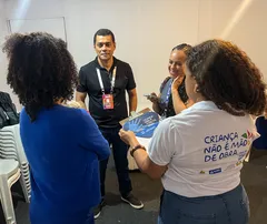 CRIANÇA NÃO É MÃO DE OBRA: PREFEITURA PROMOVE AÇÕES DE COMBATE AO TRABALHO INFANTIL NO FESTIVAL VIRADA SALVADOR