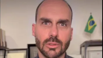 EDUARDO BOLSONARO SE PRONUNCIA APÓS PERDA DE MANDATO; VEJA