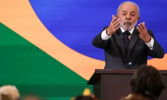 EMPRESÁRIOS DEVERIAM PROPOR REDUÇÃO DA JORNADA DE TRABALHO, AFIRMA LULA
