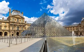 LOUVRE FECHA AS PORTAS POR GREVE DE FUNCIONÁRIOS QUE PEDEM MAIS SEGURANÇA E PESSOAL