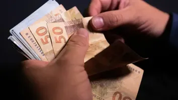 GOVERNO VOLTA ATRÁS E REDUZ PROJEÇÃO DO SALÁRIO MÍNIMO DE 2026; VEJA VALOR