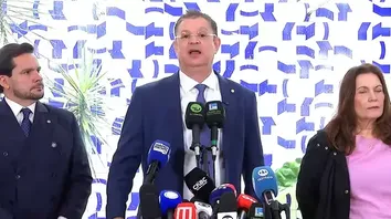 ALEXANDRE RAMAGEM CHAMA CASSAÇÃO DE ‘CANETADA’ E ATACA HUGO MOTTA