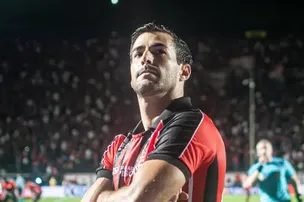 RAÚL CÁCERES SE DESPEDE DO VITÓRIA E NÃO PERMANECE PARA 2026