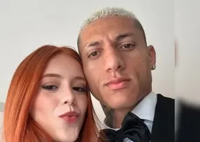 RICHARLISON MINIMIZA CRÍTICAS SOBRE VESTIDO USADO PELA NAMORADA
