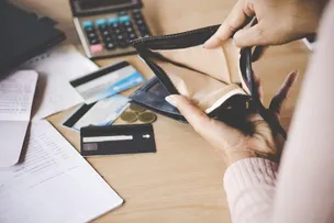 ENDIVIDAMENTO DAS FAMÍLIAS CHEGA A 49,3% E CONSIGNADO PRIVADO CRESCE 257%, DIZ BC