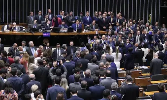 CÂMARA APROVA PROJETO QUE REDUZ PENAS DE BOLSONARO E CONDENADOS POR TENTATIVA DE GOLPE