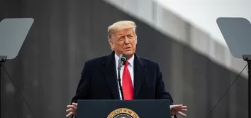 TRUMP ANUNCIA TARIFA DE 25% SOBRE CARROS E CAMINHÕES DA UNIÃO EUROPEIA