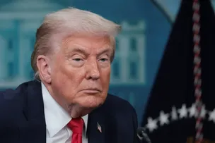 TRUMP FALA EM NEGOCIAÇÕES IMEDIATAS POR GROENLÂNDIA E DIZ QUE NÃO USARÁ FORÇA