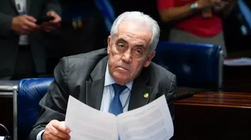 OTTO ALENCAR CLASSIFICA MADURO E TRUMP COMO 'HOMENS COM DISTÚRBIOS MENTAIS' AO COMENTAR CRISE NA VENEZUELA