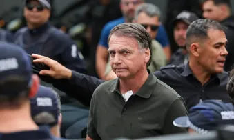 BOLSONARO É INTERNADO EM UTI COM BRONCOPNEUMONIA BACTERIANA BILATERAL, DIZ MICHELLE
