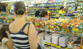 MATERIAL ESCOLAR TEM VARIAÇÃO DE PREÇO SUPERIOR A 270% E TORNA VOLTA ÀS AULAS MAIS CARA