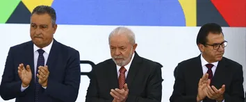 MINISTRO DO TRABALHO DESISTE DE REELEIÇÃO E FICA NO GOVERNO LULA