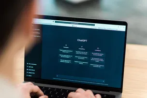 HACKEANDO AS PROFISSÕES DO FUTURO: ESTÁCIO LANÇA OITO GRADUAÇÕES INOVADORAS COM IA