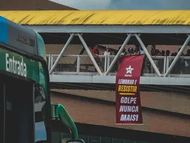 PT BAHIA REALIZA INTERVENÇÃO URBANA EM DEFESA DA DEMOCRACIA
