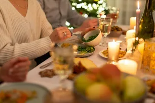 EXAGEROU NAS FESTAS DE FIM DE ANO? VEJA COMO EQUILIBRAR A ALIMENTAÇÃO SEM DIETAS RESTRITIVAS